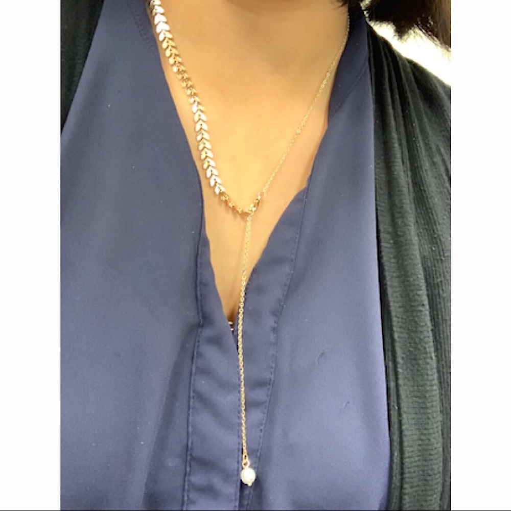 Gold Y Necklace Leaf with Pearl Pendant - Picture 5 of 5